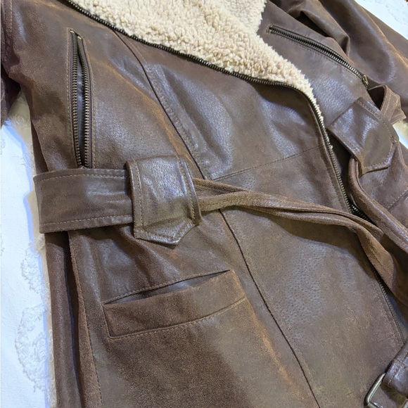 Vintage Leather Jacket with Shearling Collar - Picture 4 of 6